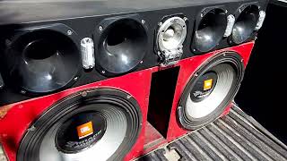 woofer tornado 4000 tocando numa Stetsom 3k3