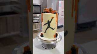 Decorando una torta alta de Basquet 🏀