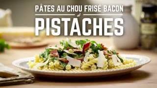 Recette de pâtes au chou frisé, au bacon et à la pistache