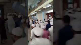 Rissa in moschea tra musulmani salafiti, sunniti, ash'ari [Brawl in mosque Salafists Sunnis Ash'ari]