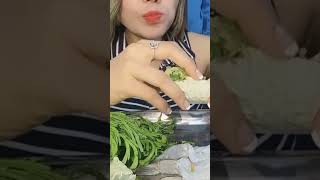 ASMR eating shrimp eating sounds #asmr #mukbang #crab #food