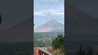 GUNUNG SINABUNG DARI BUKIT GUNDALING KARO SUMATERA UTARA