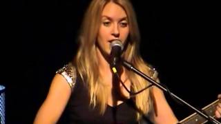 Liz Phair : "White Babies" Live @ Philadelphia (2005) [A.R. 4:3]