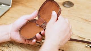 Leather | Storage box made from veg-tan leather /Folding sunflasses case /coin purse /Airpods case