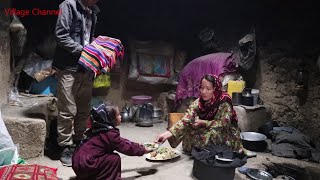 Living in the mountains of Afghanistan | Daily routine village life in Afghanistan | village food