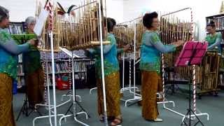 Bengawan Solo played on Indonesian Angklung Instruments