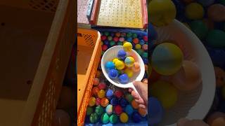 Marble Run Race ☆ Scoop colorful wooden balls with a sieve and put them in a box to release them