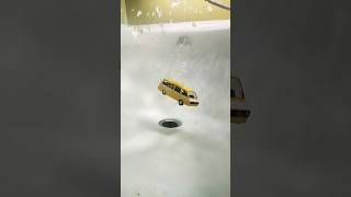 Раф под водой slowmo water car #slowed #slowmo #water #fall #underwater #falling #car #splash