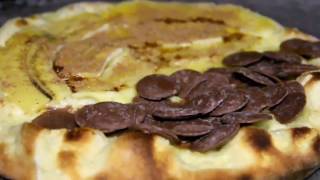 Pizzarella - Metade Banana com Canela, metade Chocolate