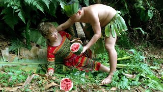 Primitive Life: Beautiful friendship of Aboriginal girl and boy looking for food to share to survive