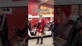 Taylor Swift Corrects Her Bodyguard "Stay Back PLEASE"