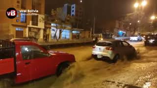 Lluvia y granizo dejan calles y avenidas anegadas en Sucre