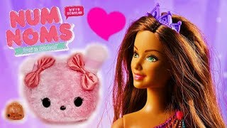 Barbie & Num Noms • Księżniczki poznają nowe Num Nomsiki • bajki i openbox