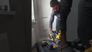 Пылесос DeWalt сигналит об ошибке.