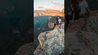 Couple ❤️ sit on the edge of mountain 🗻