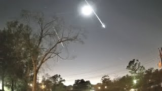 Two Fireballs  over Baton Rouge, Louisiana, around 2022-11- 04 04:44 (UTC)[2022-11- 03 11:44 PM CDT]