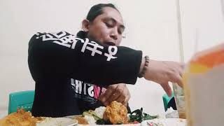 bapak tetangga ngasih duit beli nasi Padang gulai tunjang#kuliner #nasihat #kikilsapi