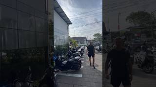 Helemaal Bali: Scooters niet op slot, veel verkeer & padel 🎾👟🏓 #canggu #seseh