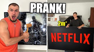 PRANK! I-am DISTRUS TV-ul dar i-am dat altul de 2 METRI!