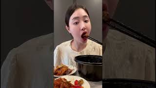 Trưa nay e có mì tương đen và thịt heo chua ngọt 😜 mời mn ạ #mukbang #amthuc #cooking #fruitsong