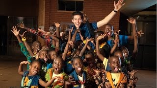 Dan Warlow (feat. Watoto Children's Choir) That's How We Know God Loves Us