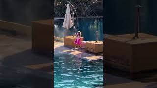 DOLPHIN SPLASHES LITTLE GIRL AT SHOW 🤣 #shorts