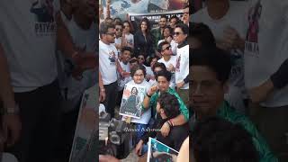 LIVE : Public going crazy for SRK & Pathaan