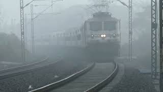 Speedy 22861 Howrah - Kantabanji Ispat Express madly Honking in Fog with 130kmph on Khirai Curve😵‍💫😳