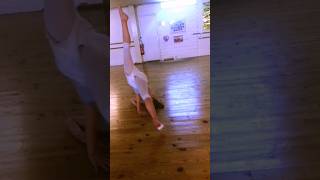 Split Spine Spiral: big up to my younger modern dance student #dancer #danceclass #moderndance