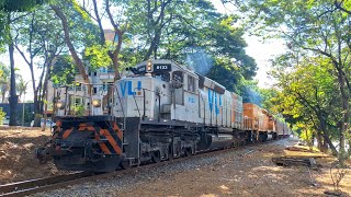 Trem cargueiro formação locotrol com 4 locomotivas SD40 tracionando composição carregada