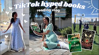 i read tiktok hyped books!! 💃🏼🧚🏻‍♂️ ~nyc reading vlog~