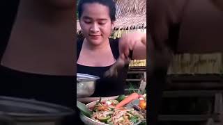 wow eating alive grabs with papaya salad #forest #prettygirl #food #cooking #amazing #crabs #alive