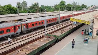 19666-Khajuraho Express ⚡🚄 Mass Arrival🇮🇳 🔥🚄 #train #viral #trending #viralvideo #raillovers