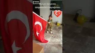 Güzel kızım her zaman her yerde türk bayrağımızı dalgalandırır.#türkiye #bayrak #türkbayrağı