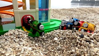 Thomas Wooden Train Let's play in the lake ☆ Tayo parking.