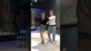 2022.04.19 Bachata Lessons - Chest Roll (by counting)