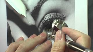 Airbrush Mel 32 - Eye 7 - Painting Using Stencil 3 Top Finger