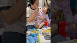 I don’t want to eat mom 👩 #babygirll #cutebaby #babyshorts