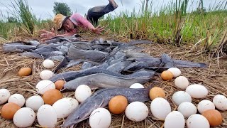 wow best hand fishing,  a fisherman skill catch a lot of  and duck eggs by hand