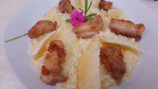 Risotto cremos cu pui.Creamy and delicious chicken risotto.