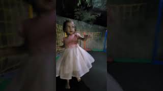 minha princesa se divertindo no pula pula🥰😍😊