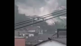 Temporal em Petrópolis - Rio de Janeiro.  Oremos pelas famílias