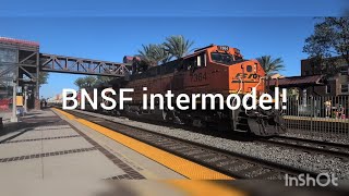 BNSF intermodel train speeds through Fullerton, CA! FT. Fakebonnet 792