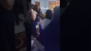 VIRAL !!!  WALI NIKAH MENGHAJAR MEMPELAI PERIA SETELAH IJAB KABUL DI MALUKU UTARA