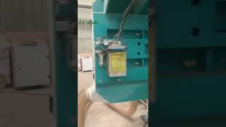 Particle Board Horizontal Bandsaw Machine With Roller Conveyors Feeding