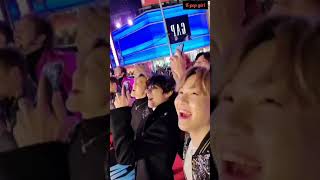 Bts watching New year  Countdown in America (times square ) 미국에서 새해 카운트다운을 보고 있는 방탄소년단 (타임스퀘어)