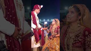 Dulhe ne aise pakda haath sabhi Dekhte reh gye #wedding #shadi #dulhan #lovemarriage #sachinmanisha