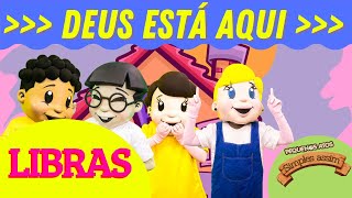 DEUS ESTA AQUI | LIBRAS | Pequenos Atos Simples Assim