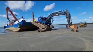 Bagger am Strand abladen.👌 #bagger #strand #cat