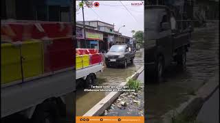 Akibat hujan yang terjadi beberapa jalan  di Kota Semarang tergenang air